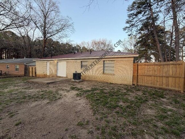 Building Photo - 10112 Palo Alto Dr