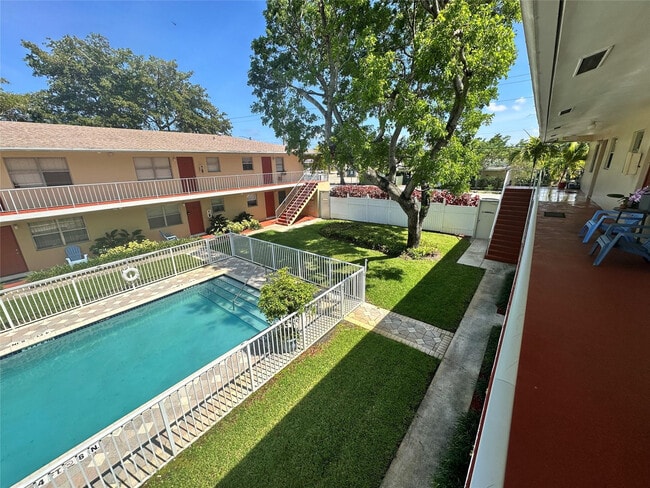 Building Photo - 305 NE 16th St