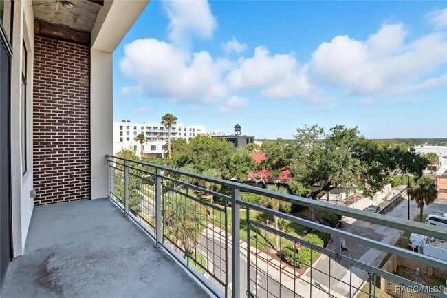 Building Photo - 302 SE Broadway St