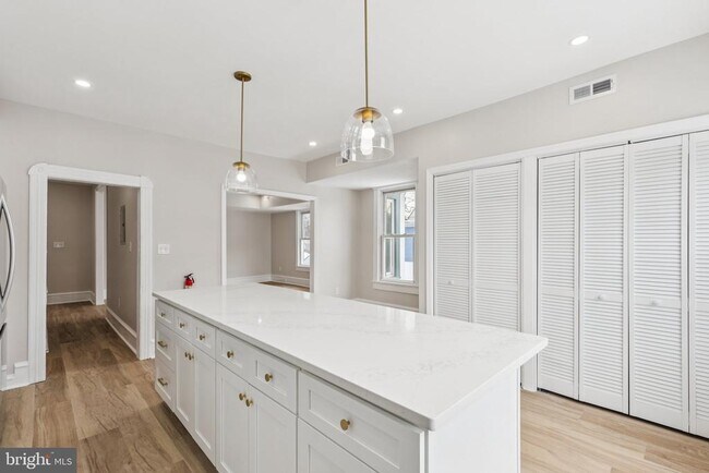 Building Photo - 11 Lexington Ave