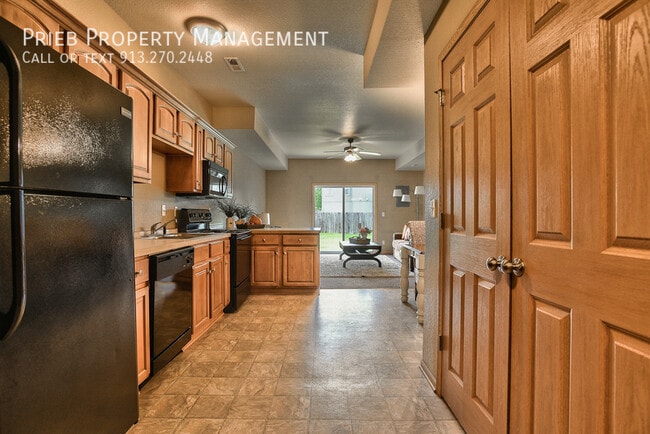 Building Photo - 824 S Woodson Ct