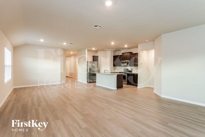 Building Photo - 15007 Maskette Ave