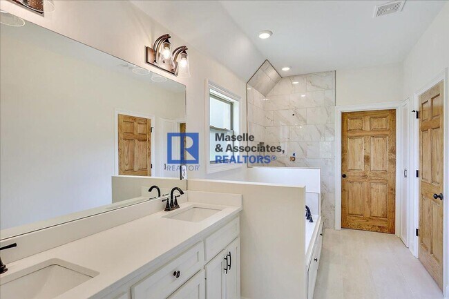 Building Photo - 206 Glen Trail