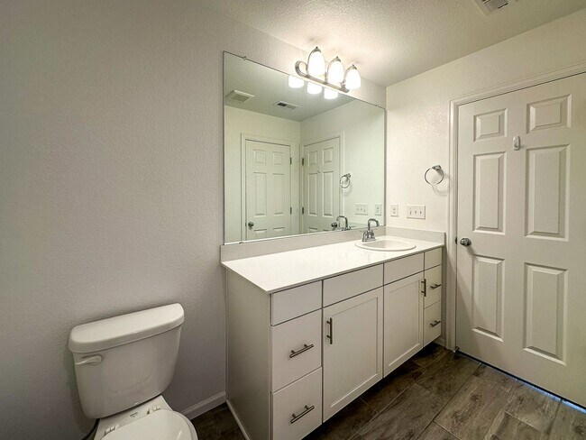 Building Photo - Senderos Creek 3bd paired home