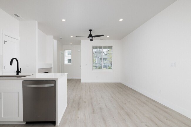Building Photo - 20869 SE Denver Dr