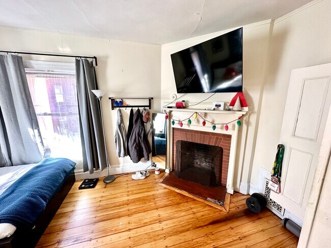 Building Photo - 7 Miner St