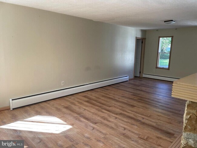 Building Photo - 511 Heather Rd