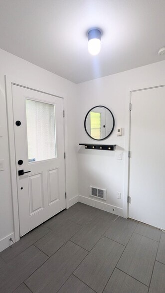 entry way - 480 N 130th St