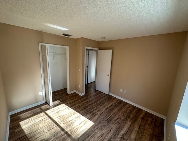 Building Photo - 7434 E Bank Dr
