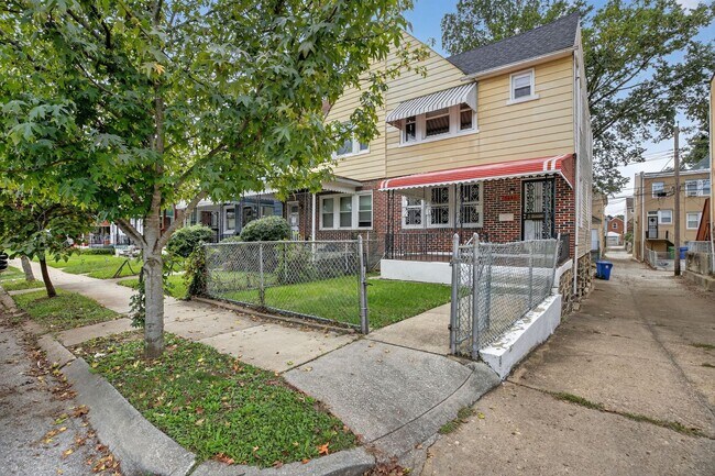 Building Photo - 5446 Narcissus Ave