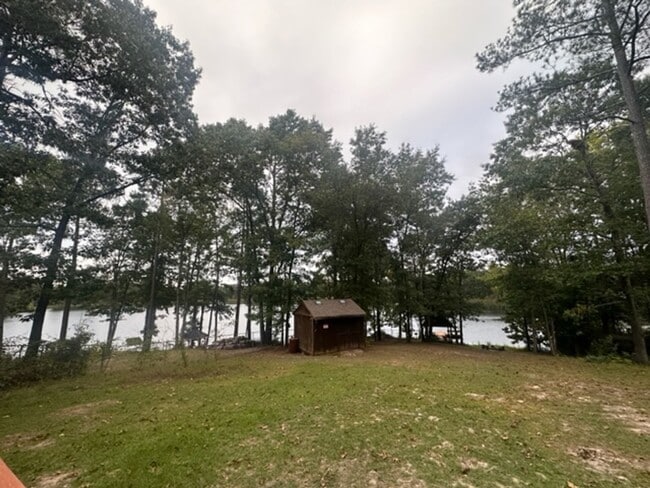 Building Photo - Stunning 3 Bed 2.5 Bath Home with Large Bo...