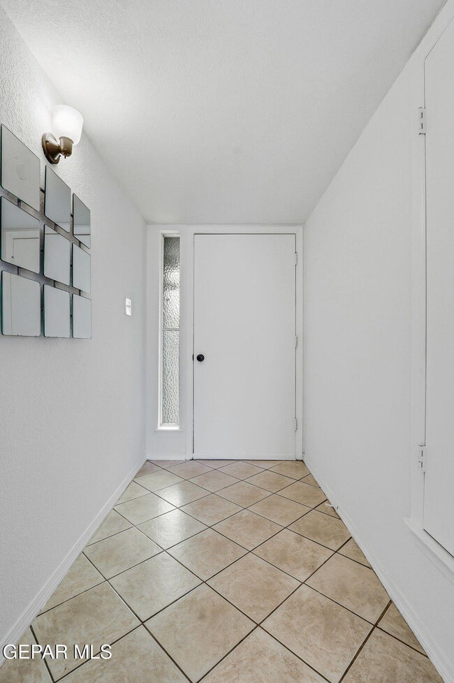 Building Photo - 10837 Gemstone St