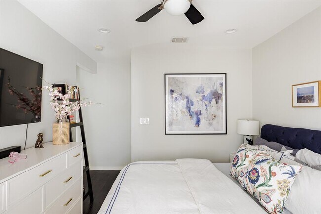 Building Photo - 2412 Wilson St