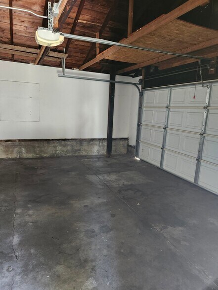 Building Photo - 2637 Altura Ave
