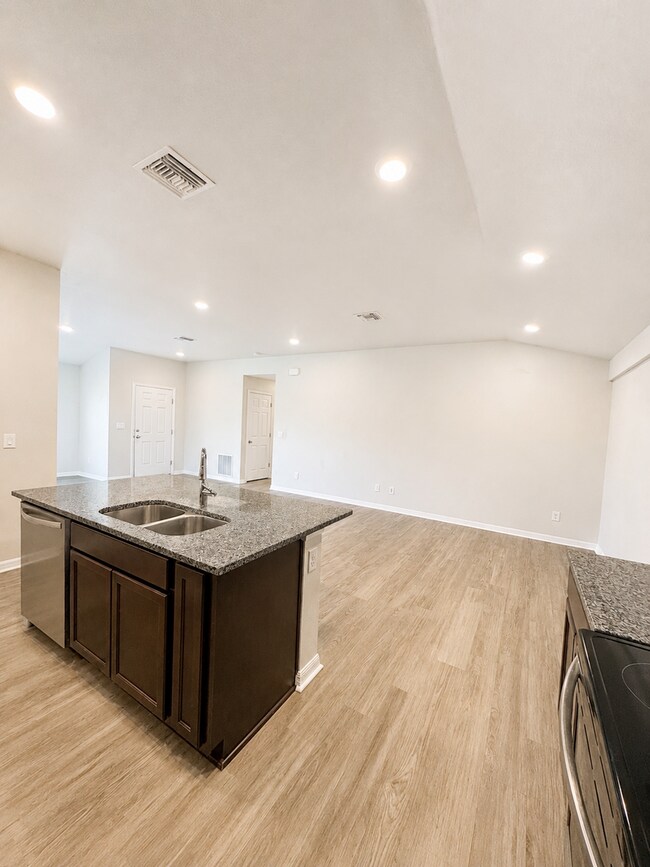 Building Photo - Modern Duplex Available Now