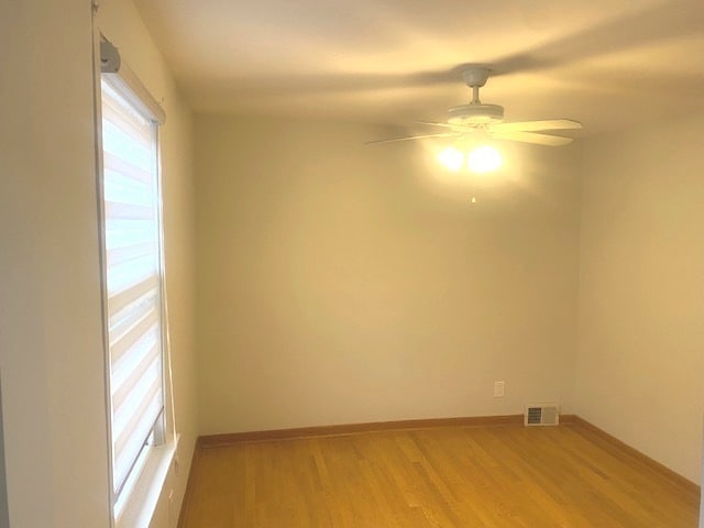 Building Photo - 3304 N Paris Ave