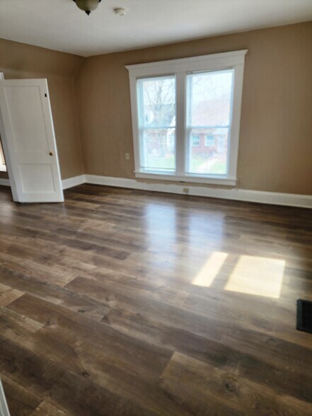 Building Photo - 281 S Powell Ave