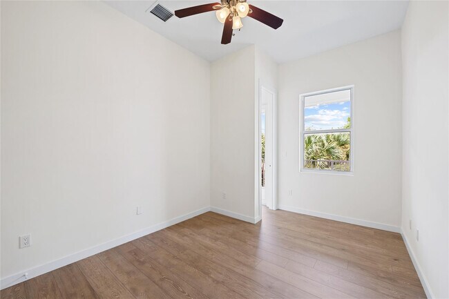 Building Photo - 1430 SW 4th Ave