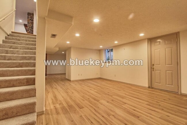 Building Photo - 3 Bed, 3 Bath Home with a LARGE 1/2 Acre Yard and Deck, Boathouse and 2 Bonus Rooms