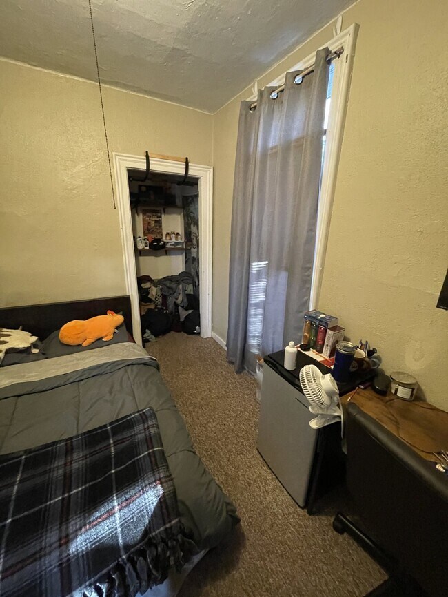 Building Photo - 3 Bed 1 Bath close to UWEC! Available June 1st