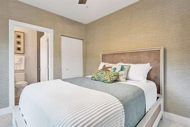 Building Photo - 1371 N Ocean Blvd