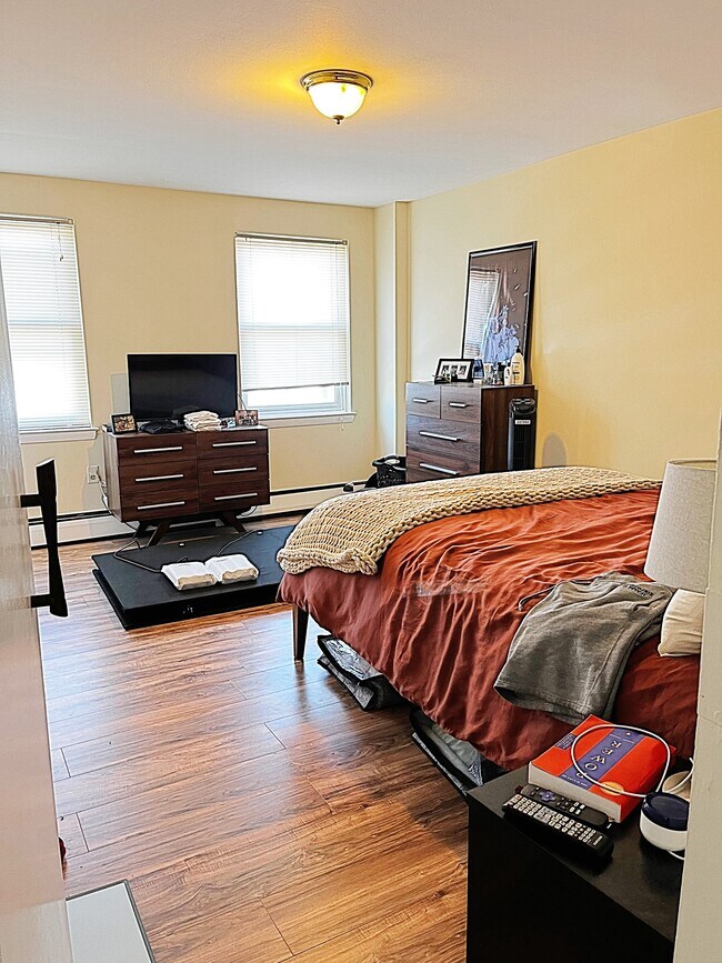 Building Photo - 40 Owen St