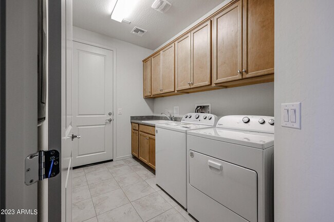 Building Photo - 2034 W Desert Frst Trl