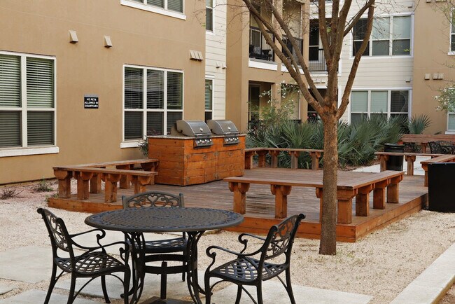 Building Photo - 501 E Oltorf St