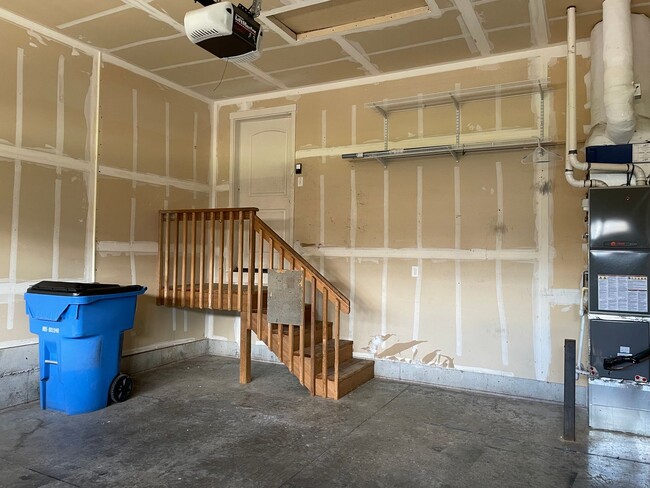 Building Photo - CHARMING Ranch-Style Home in Ridgefield, WA! 3 Bedrooms & 2 Baths! Walk-In Closet! Spacious Floor...