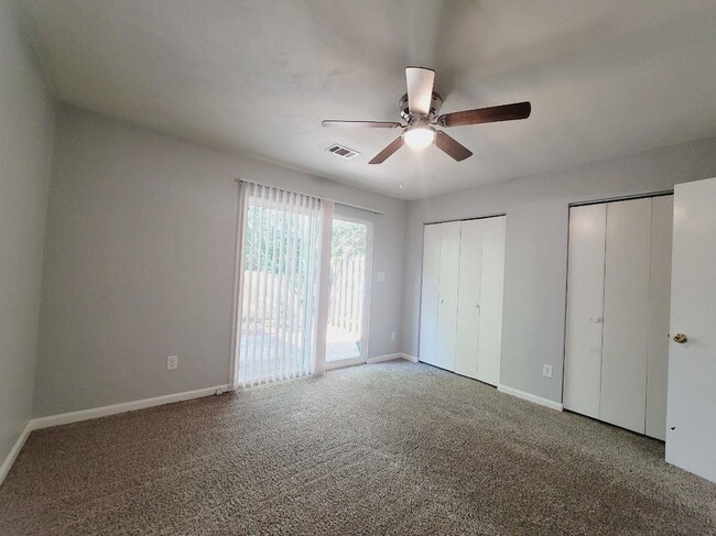 Building Photo - 1257 E Orange Ave