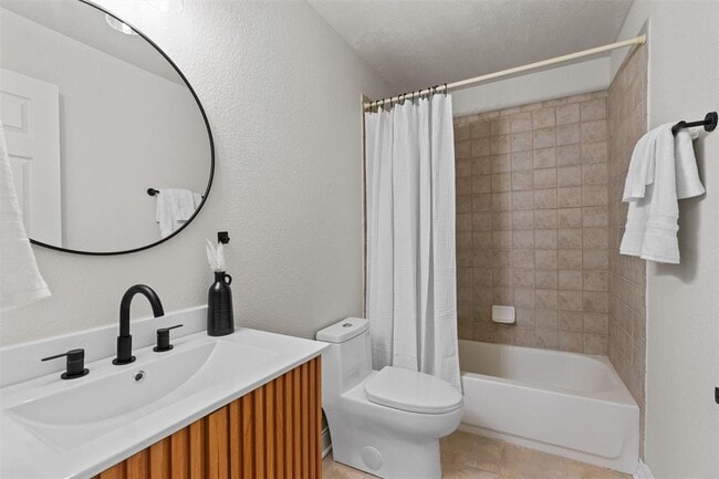 Building Photo - 312 Country Club Dr