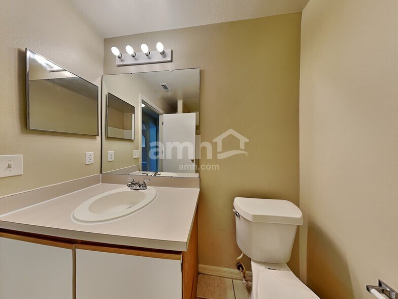 Building Photo - 12605 Parkbury Dr