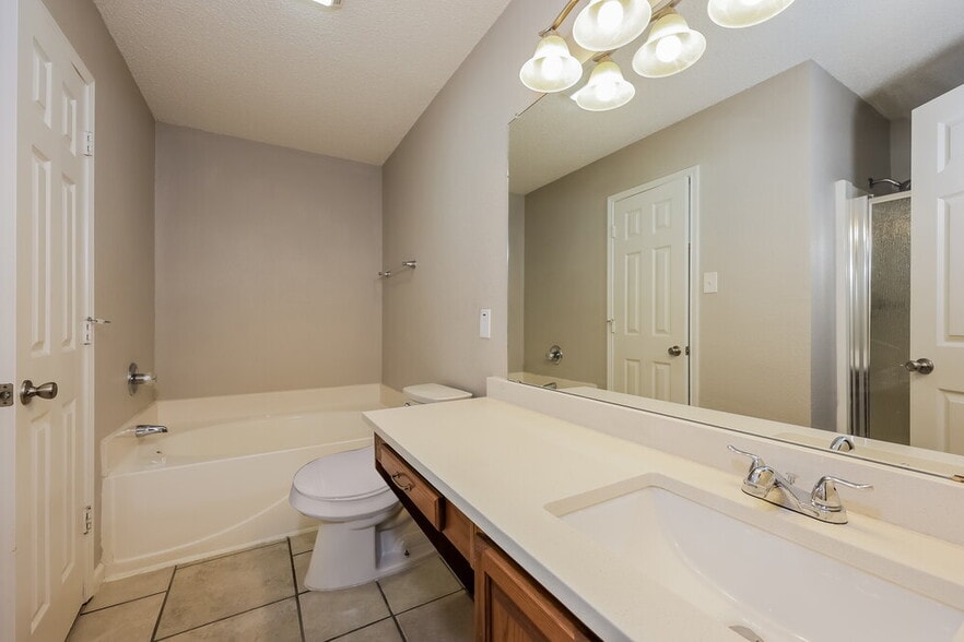 Building Photo - 5909 Northfield Dr