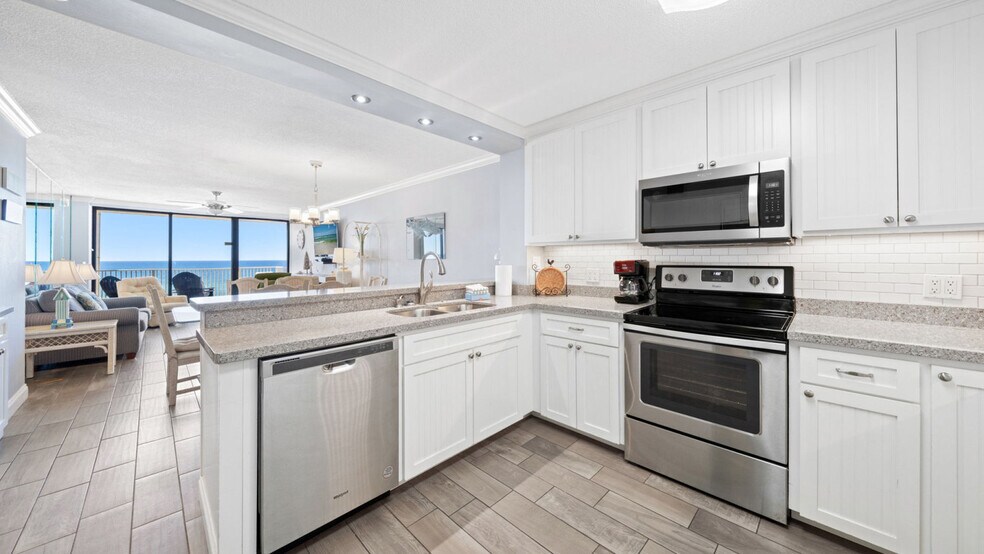 Building Photo - 7205 Thomas Dr