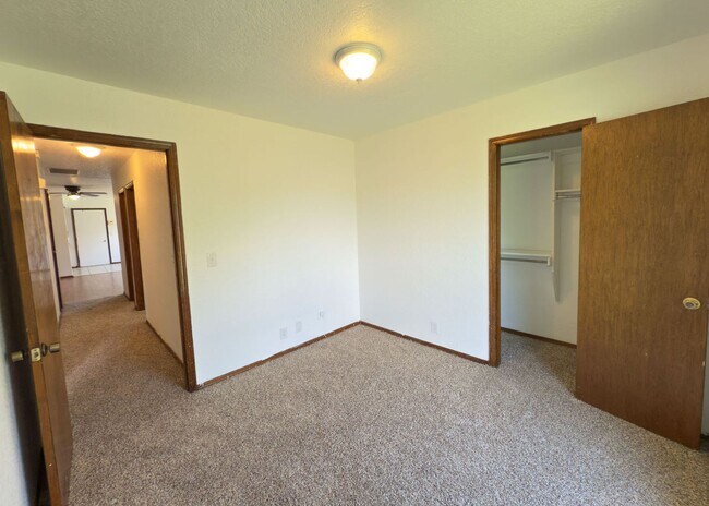 Building Photo - $500 OFF MOVE IN SPECIAL | Duplex in Centr...