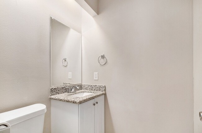 Building Photo - Spacious 4 bedroom 2 1/2 baths, 2 story for lease in the Elm Grove Village Subdivision - Kingwood