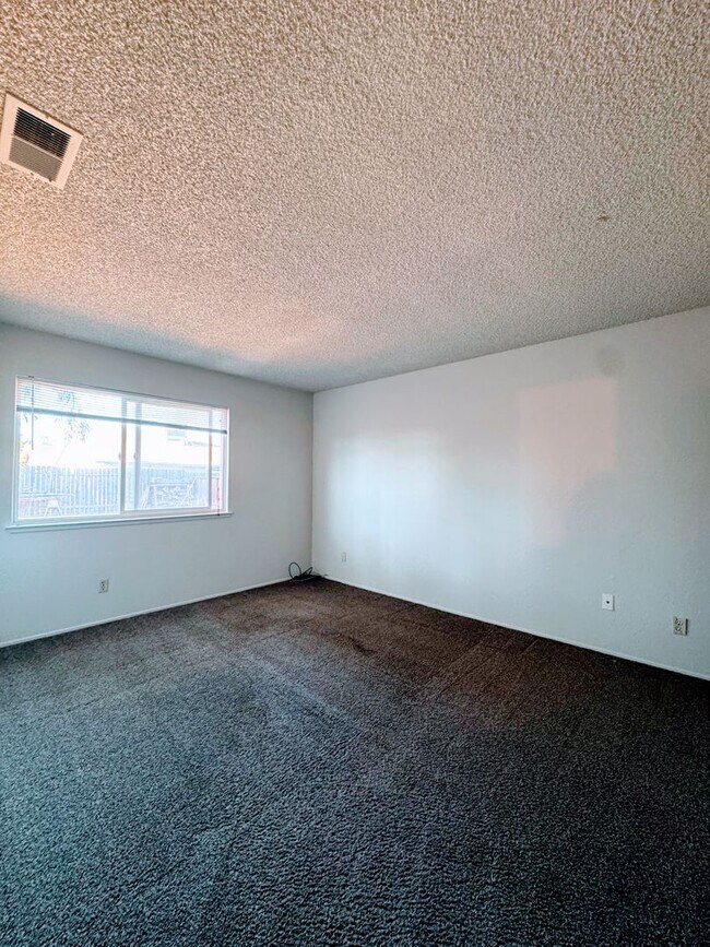 Building Photo - 4136 Oberon Ave