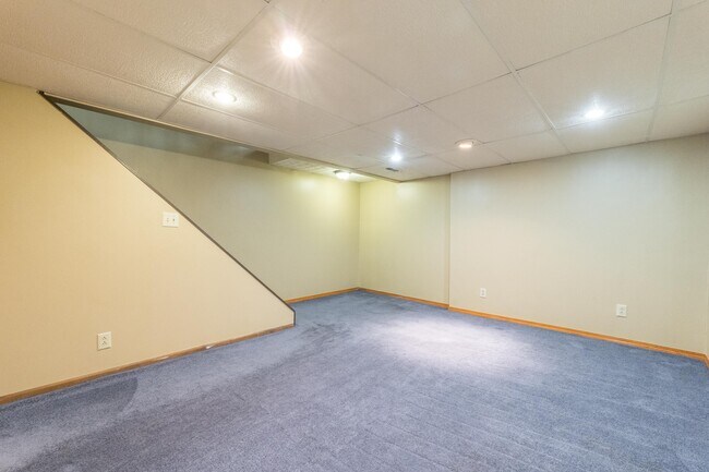 Building Photo - 867 Sheldrake Ct