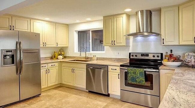 Building Photo - Beautiful, recently remodeled 4 bedroom, 3...