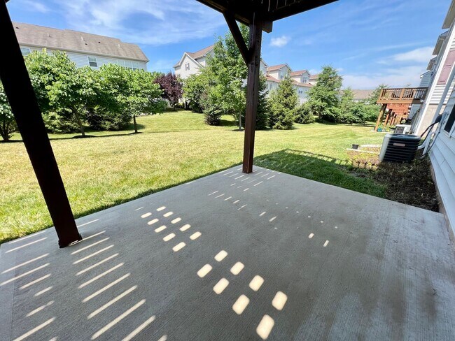 Building Photo - Beautiful 3-Bedroom End Townhouse in Royersford! Available mid-June!