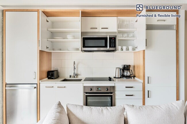 Building Photo - 225 Cedar St