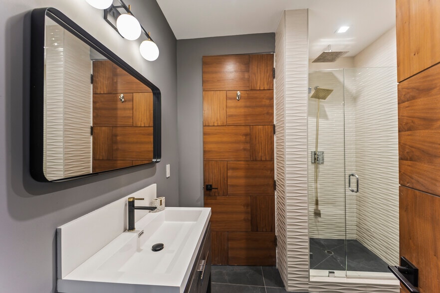 Building Photo - 3712 Broadlawn Dr