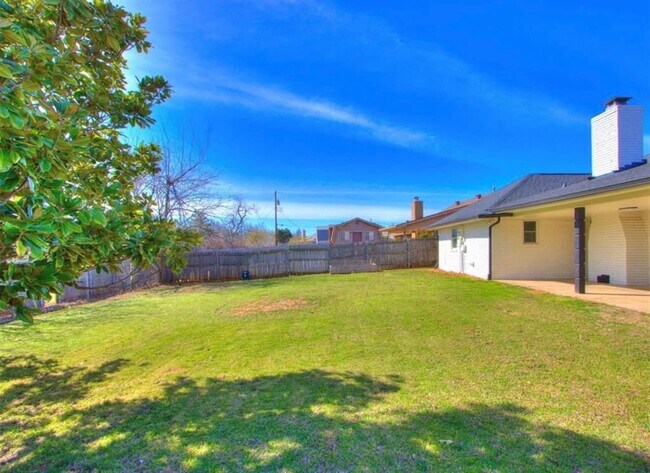 Building Photo - 7008 Comanche Ave