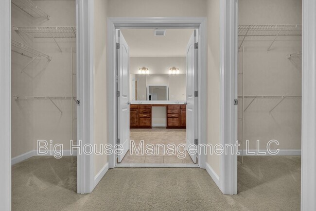 Building Photo - 3713 Chancelsors Dr