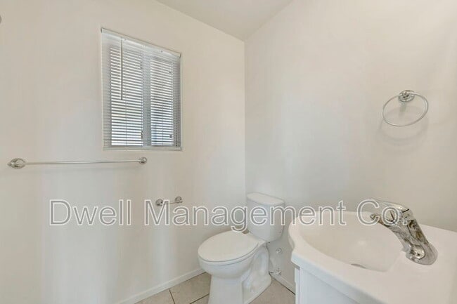 Building Photo - 8860 Fabienne Way