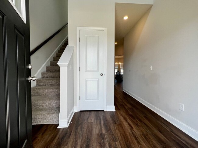 Building Photo - AVAILABLE LATE JANUARY (One Pet Only)