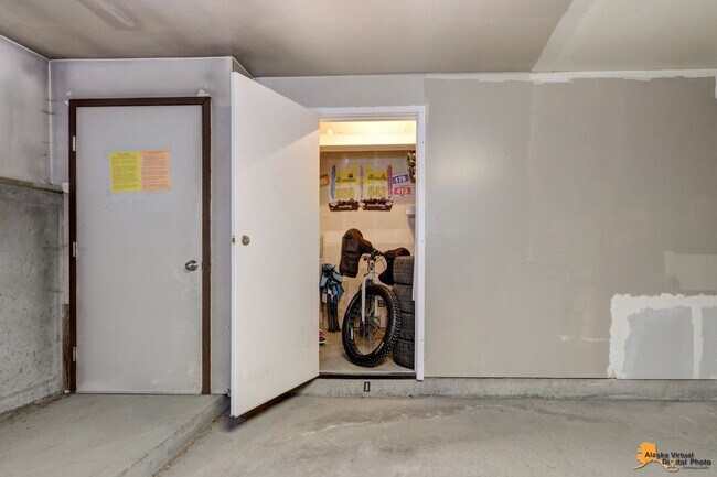 Building Photo - South Anchorage 2 bed/2 bath Condo with Garage and In Unit Laundry