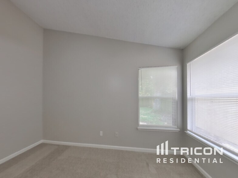 Building Photo - 2600 Malibu Cir