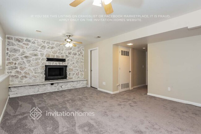 Building Photo - 227 Poppy St