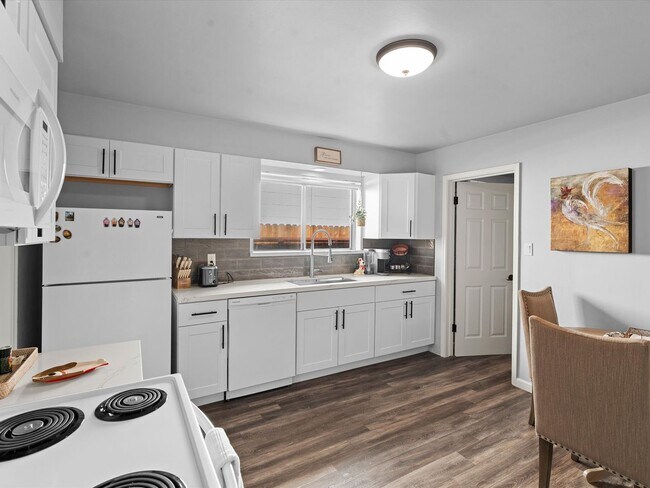 Building Photo - Single Level, Brick duplex